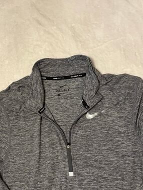 Men’s Nike running dry fit long sleeve. Size small. Grey